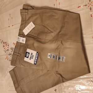 DOCKERS - SIGNATURE KHAKI - MENS  CLASSIC FIT PLEATED 40 x 34